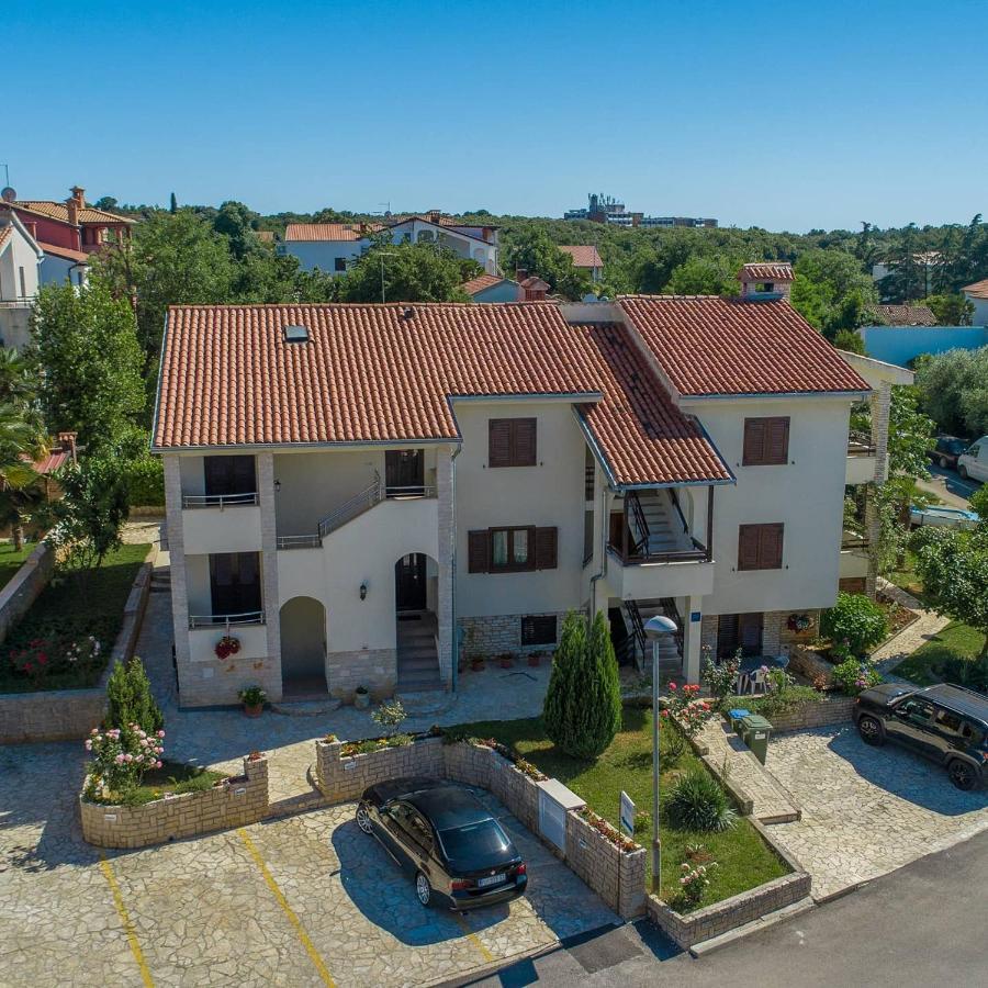 פורץ Apartmani Lorena מראה חיצוני תמונה