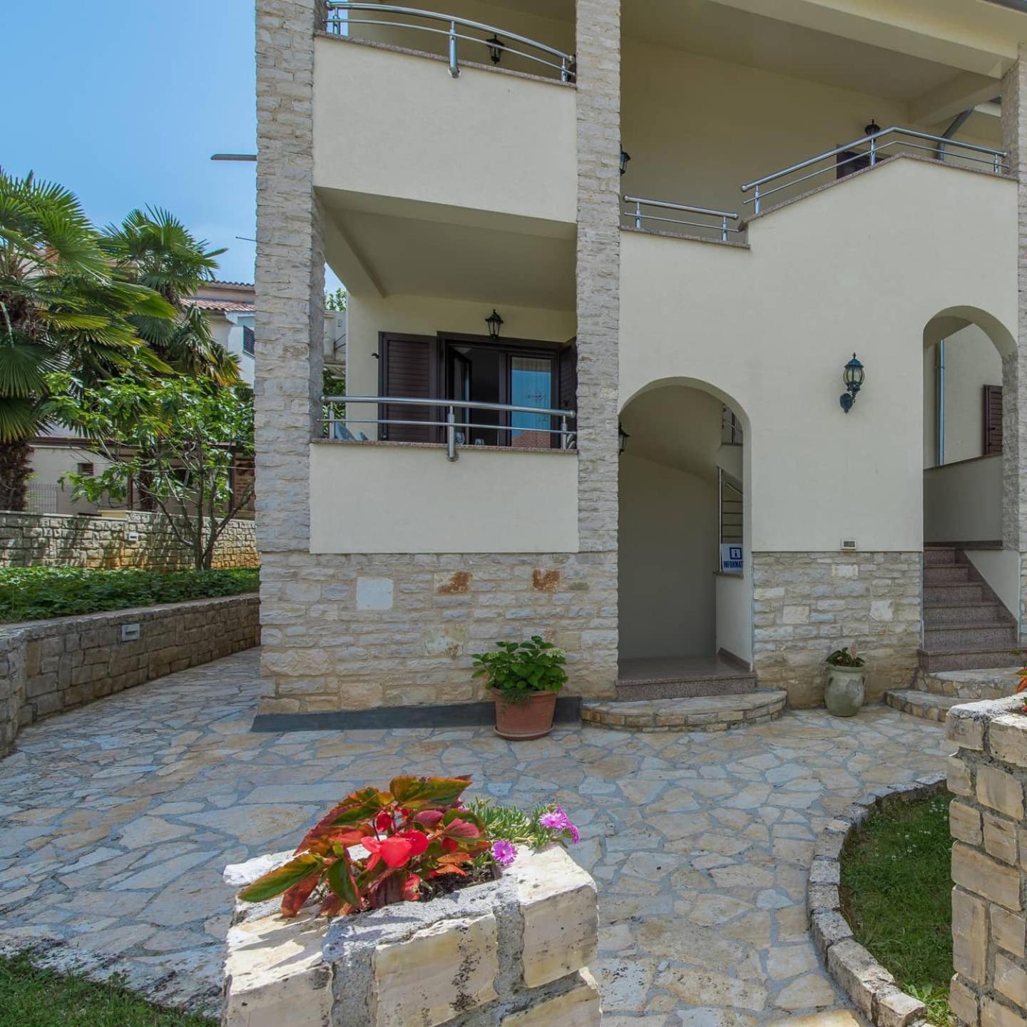 פורץ Apartmani Lorena מראה חיצוני תמונה