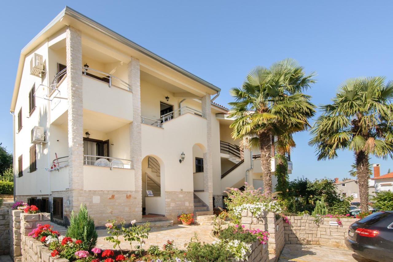 פורץ Apartmani Lorena מראה חיצוני תמונה