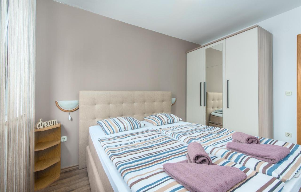 פורץ Apartmani Lorena מראה חיצוני תמונה