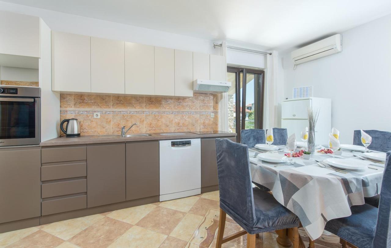 פורץ Apartmani Lorena מראה חיצוני תמונה