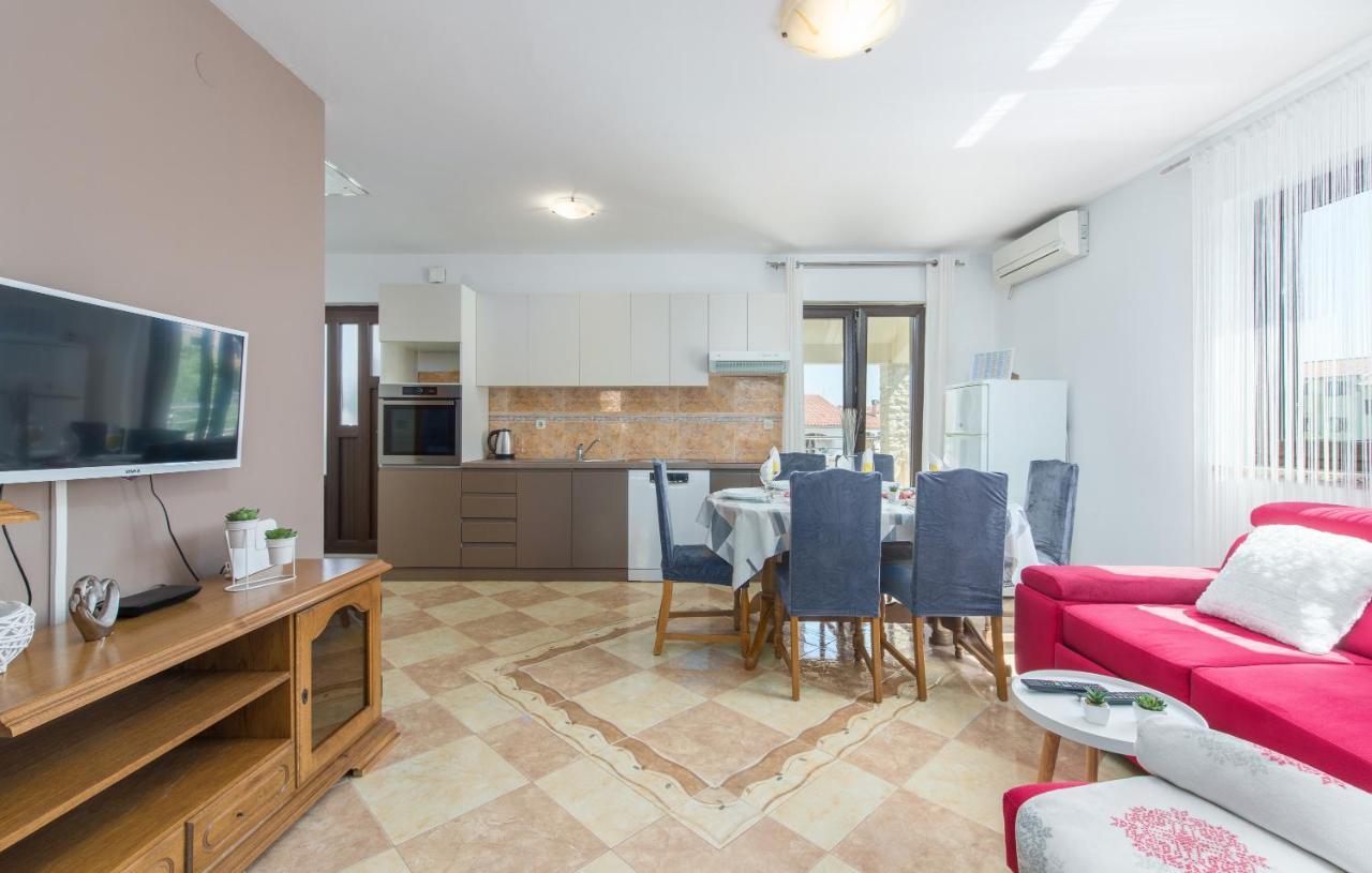 פורץ Apartmani Lorena מראה חיצוני תמונה