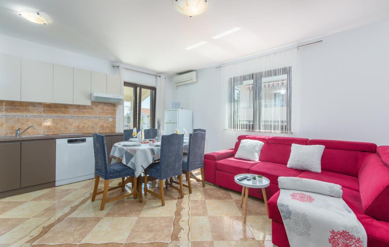 פורץ Apartmani Lorena מראה חיצוני תמונה