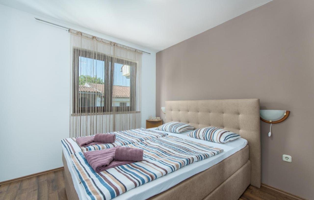 פורץ Apartmani Lorena מראה חיצוני תמונה
