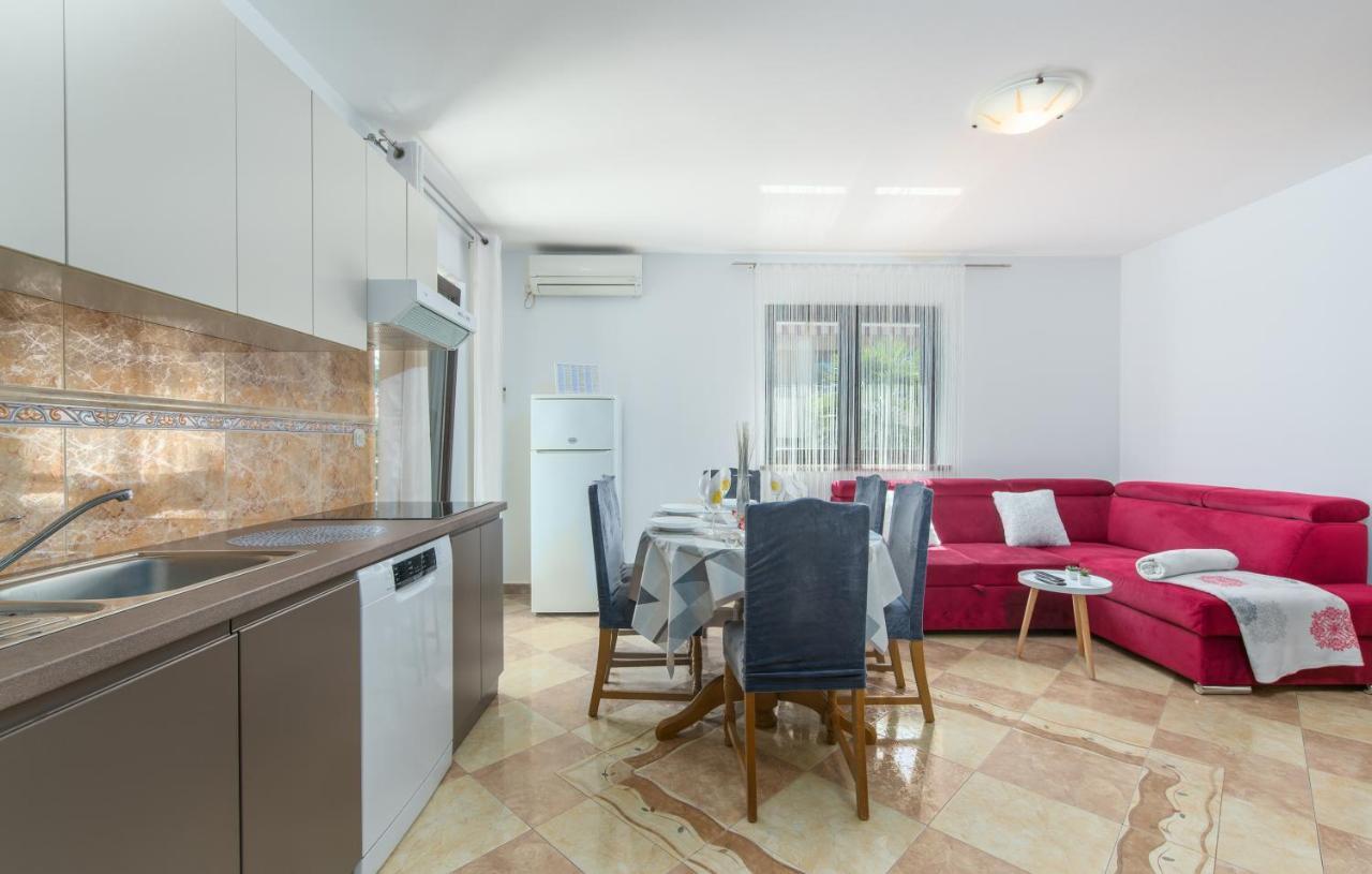 פורץ Apartmani Lorena מראה חיצוני תמונה