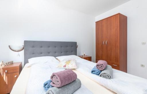 פורץ Apartmani Lorena מראה חיצוני תמונה