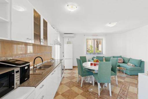 פורץ Apartmani Lorena מראה חיצוני תמונה