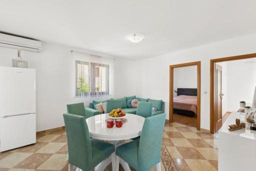 פורץ Apartmani Lorena מראה חיצוני תמונה